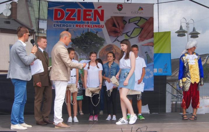 Zwycięzcy&#x20;w&#x20;konkursie&#x20;Rośliny&#x20;zielne&#x20;lasów&#x20;łąk&#x20;i&#x20;pól&#x20;-&#x20;kategoria&#x20;gimnazjum&#x2e;&#x20;Fot&#x2e;&#x20;K&#x2e;&#x20;Kozłowska