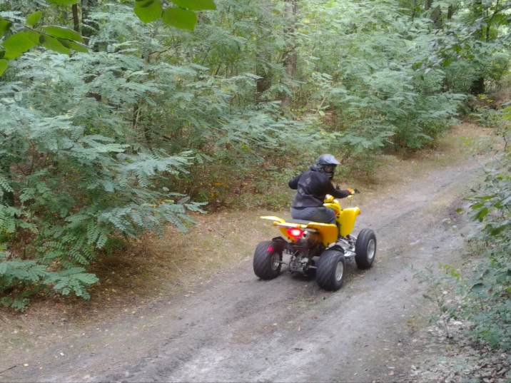 Nielegalne wjazdy do lasu pojazdami silnikowymi.